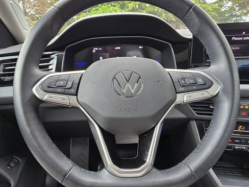 Used 2025 Volkswagen Jetta SE FWD image 15