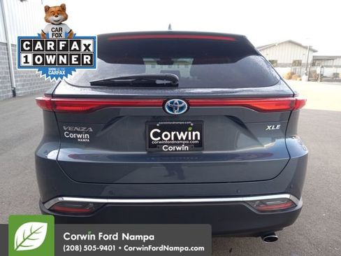 Used 2023 Toyota Venza XLE image 4