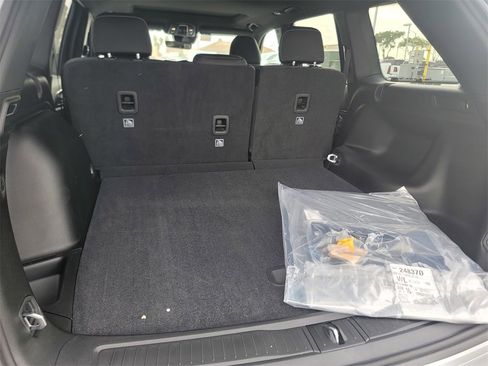 New 2025 Jeep Grand Cherokee Laredo X image 11