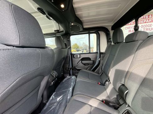 New 2026 Jeep Gladiator Sport image 11