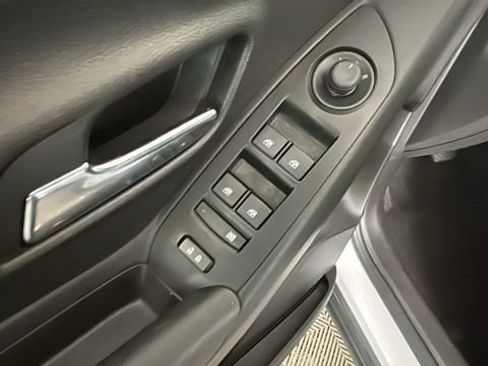 Used 2020 Chevrolet Trax LT w/ LT Convenience Package FWD image 10