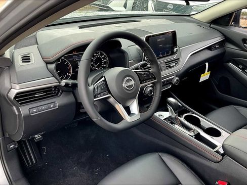 New 2025 Nissan Altima 2.5 SR image 10