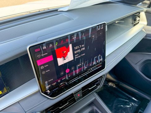 New 2026 Volkswagen Tiguan SE R-Line FWD image 19