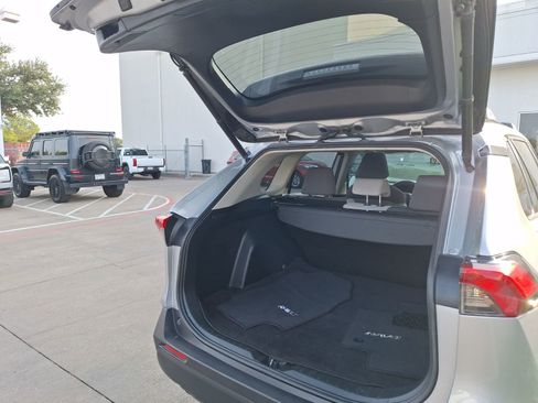 Used 2022 Toyota RAV4 XLE image 38