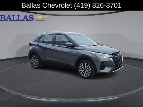 Used 2024 Nissan Kicks SV image 2