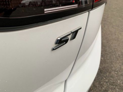 Certified 2023 Buick Envision Essence w/ Sport Touring Package image 5