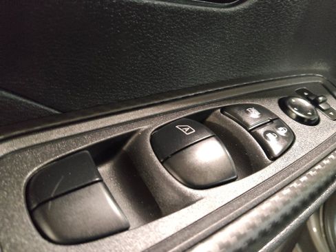 Used 2025 Nissan Versa SV FWD image 27