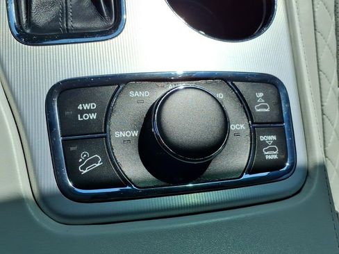 Used 2021 Jeep Grand Cherokee Summit AWD/4WD image 10