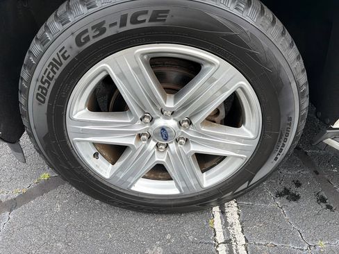 Used 2019 Ford Expedition XLT w/ Equipment Group 202A AWD/4WD image 11