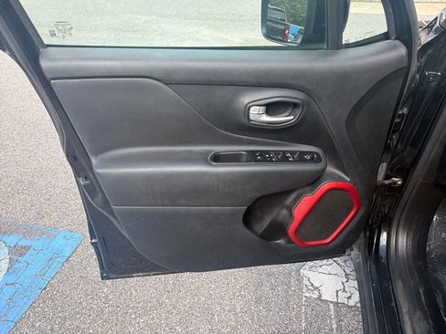 Used 2023 Jeep Renegade Trailhawk AWD/4WD image 14