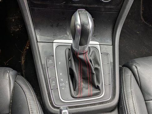 Used 2017 Volkswagen Golf S image 12