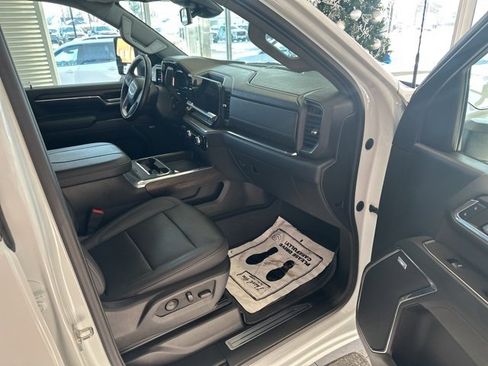Used 2024 GMC Sierra 2500 SLT w/ SLT Convenience Package image 17