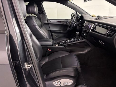Used 2022 Porsche Macan AWD/4WD image 43