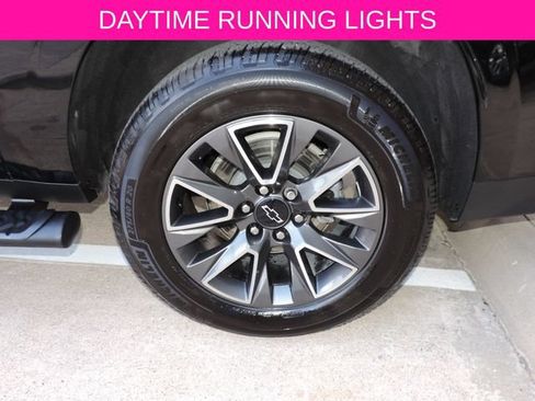 Used 2023 Chevrolet Suburban Z71 w/ Luxury Package AWD/4WD image 13