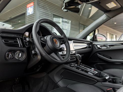 New 2026 Porsche Macan Turbo image 4