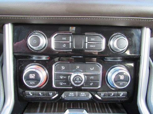 Used 2023 GMC Yukon XL Denali w/ Advanced Technology Package image 18