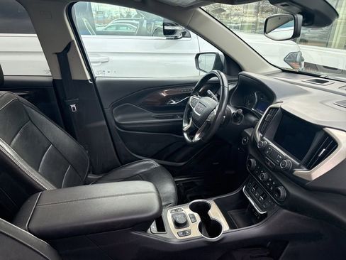 Used 2020 GMC Terrain Denali w/ Denali Premium Package AWD/4WD image 9