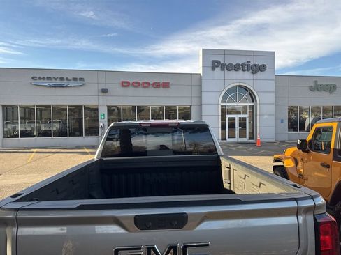 Used 2025 GMC Sierra 1500 Elevation w/ Preferred Package image 11