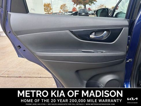 Used 2017 Nissan Rogue SL w/ SL Premium Package image 32