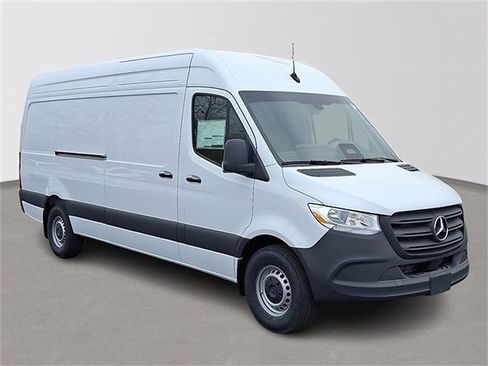 Used 2025 Mercedes-Benz Sprinter 2500 image 3