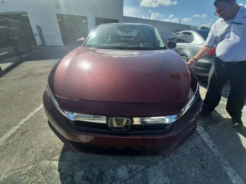 Used 2018 Honda Clarity Plug-In Hybrid image 2