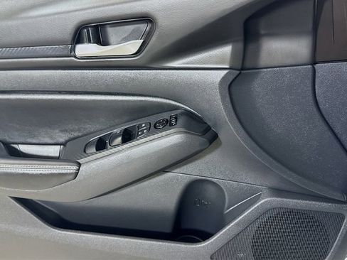 Used 2025 Nissan Altima 2.5 SV FWD image 15
