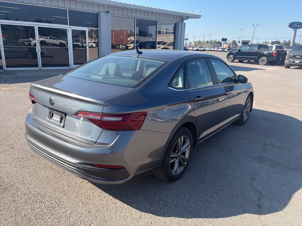 Used 2024 Volkswagen Jetta SE FWD image 6