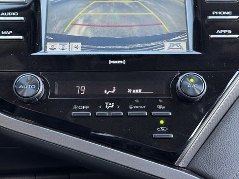 Used 2020 Toyota Camry SE image 19