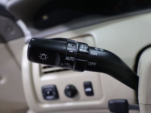 Used 2004 Toyota Avalon XLS image 33