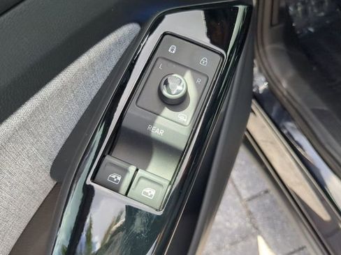 Certified 2023 Volkswagen ID.4 Pro RWD image 17