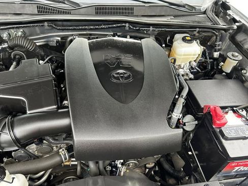 Certified 2019 Toyota Tacoma TRD Off-Road w/ TRD Premium Off Road Package image 18