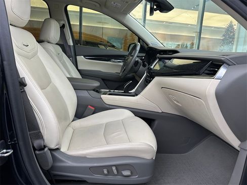 Used 2021 Cadillac XT6 Premium Luxury image 10
