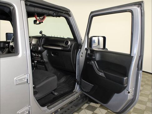 Used 2018 Jeep Wrangler Unlimited Sport S image 28