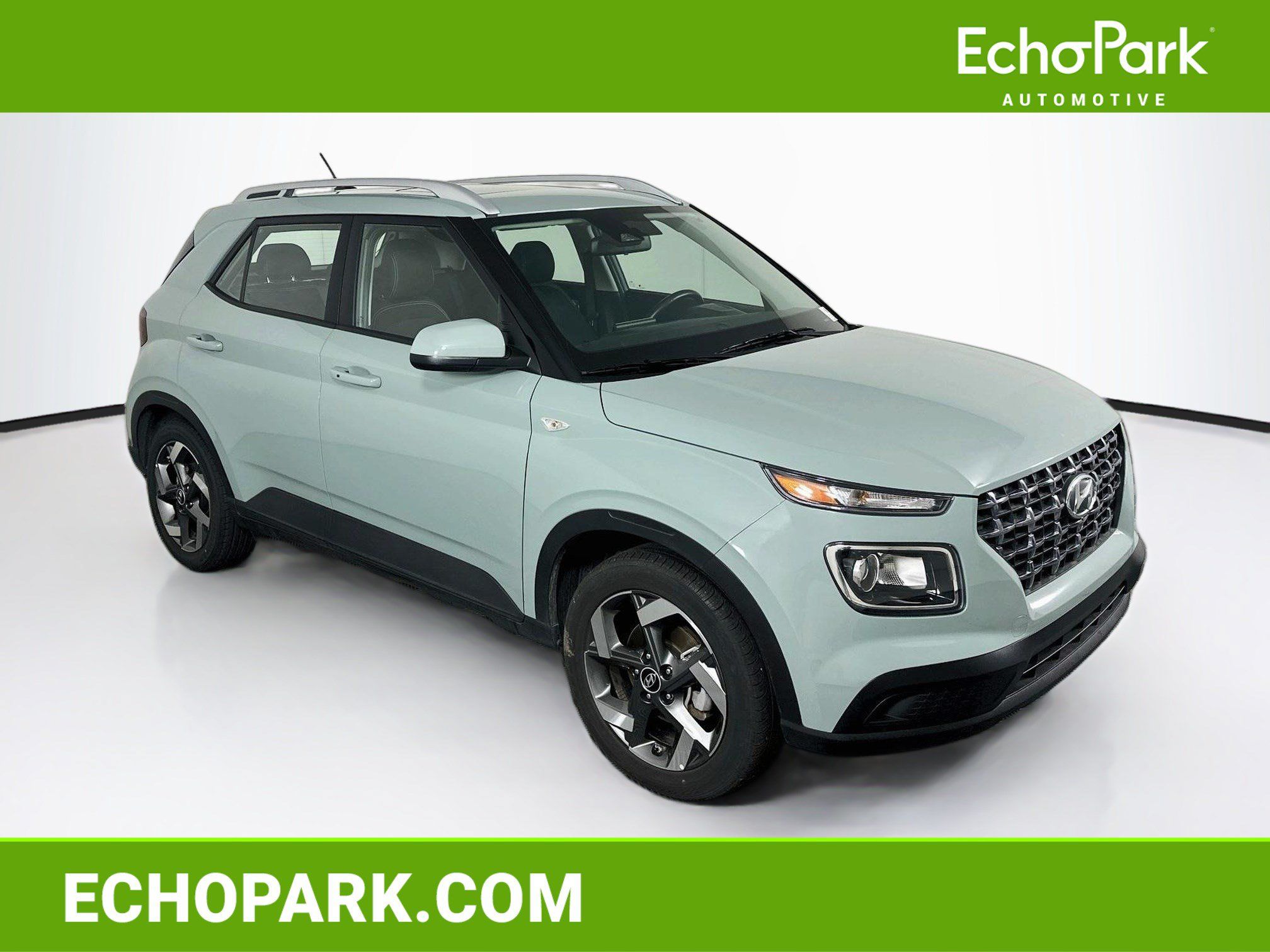 Used 2025 Hyundai Venue SEL FWD image 1