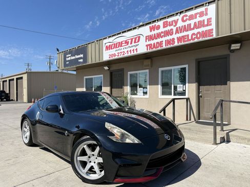 Used 2009 Nissan 370Z Touring RWD image 1