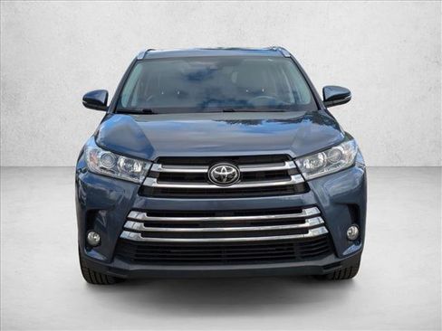 Used 2017 Toyota Highlander Limited image 2