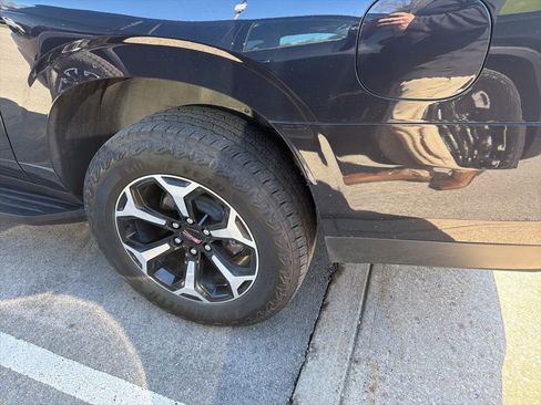 Used 2025 GMC Yukon XL AT4 image 8