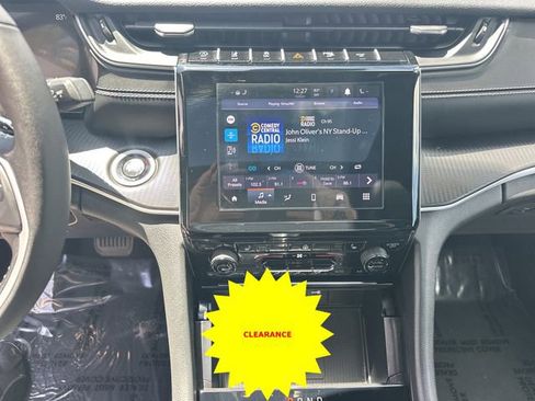 Used 2024 Jeep Grand Cherokee Altitude RWD image 23