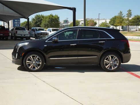 Used 2025 Cadillac XT5 Premium Luxury FWD image 2
