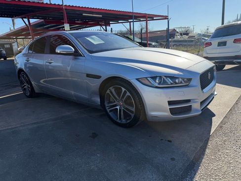 Used 2017 Jaguar XE Premium image 40