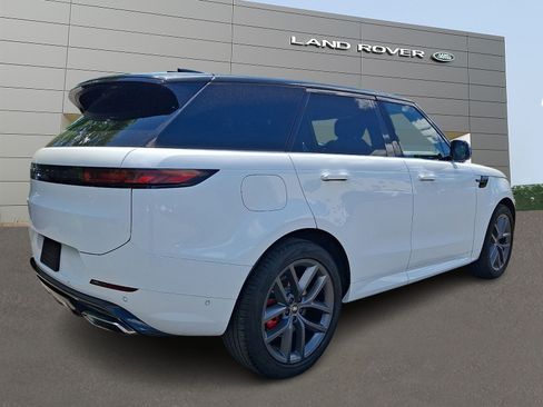 Used 2024 Land Rover Range Rover Sport Dynamic SE AWD/4WD image 2