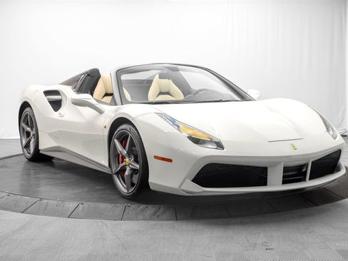 Used 2018 Ferrari 488 Spider RWD image 16