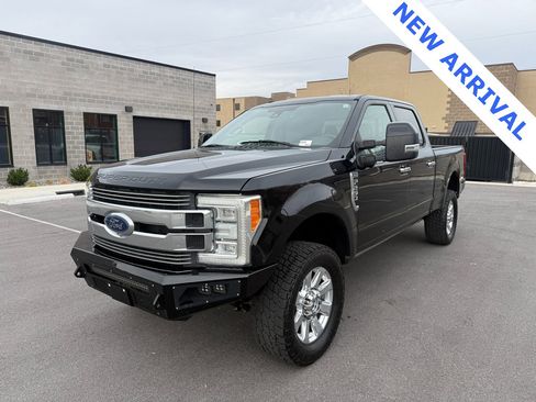 Used 2018 Ford F250 Platinum w/ Platinum Ultimate Package image 3