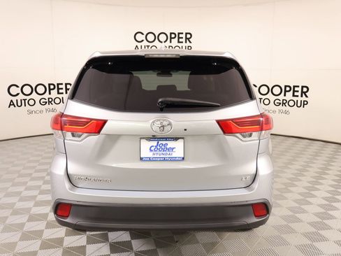 Used 2017 Toyota Highlander Plus FWD image 22