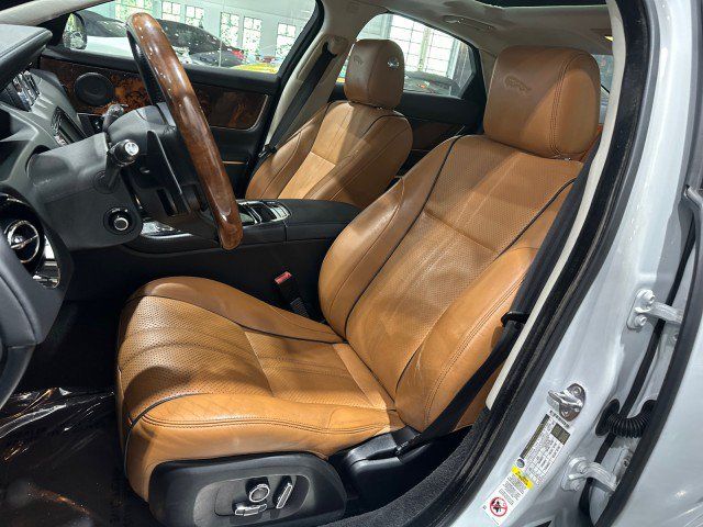 Used 2016 Jaguar XJ R-Sport RWD image 45