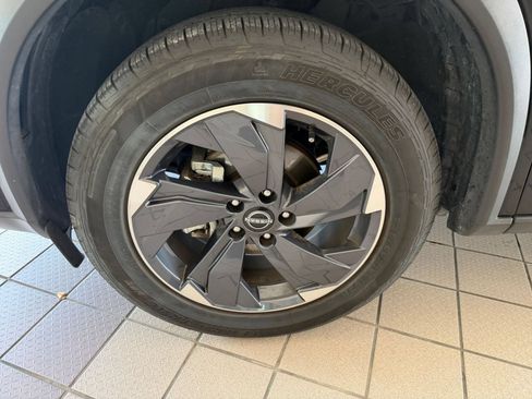 Used 2025 Nissan Rogue SV FWD image 25