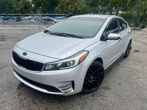 Used 2017 Kia Forte LX FWD image 2