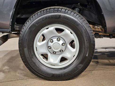 Used 2018 Toyota Tacoma SR w/ SR Convenience Package RWD image 17