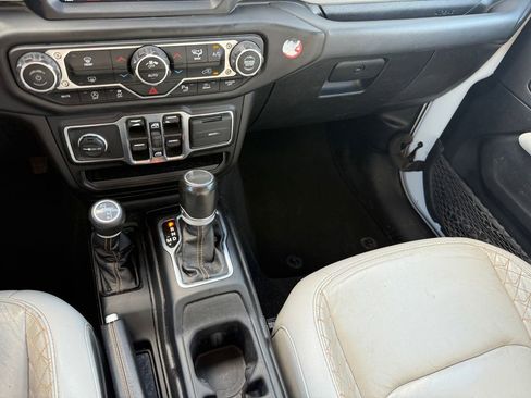 Used 2023 Jeep Gladiator Overland image 20