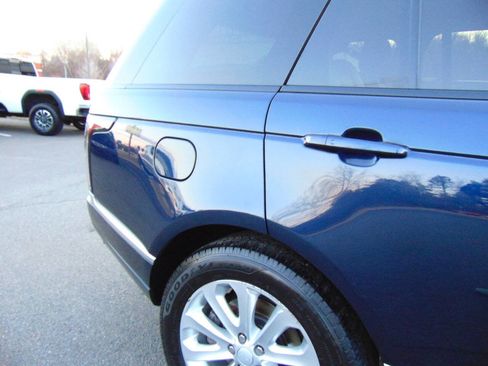 Used 2017 Land Rover Range Rover HSE image 40